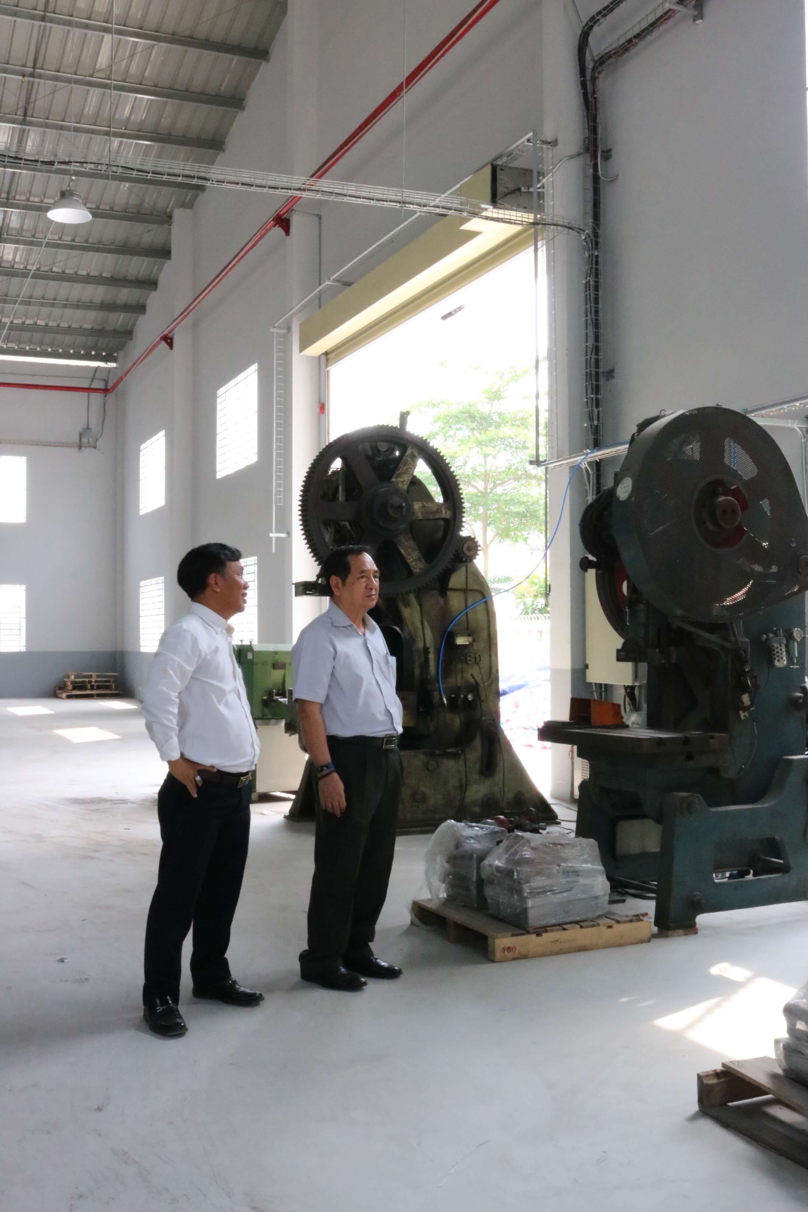 phái đoàn chuyên gia IMT và MPA thăm nhà máy sản xuất ống thép luồn dây điện CÁT VẠN LỢI
